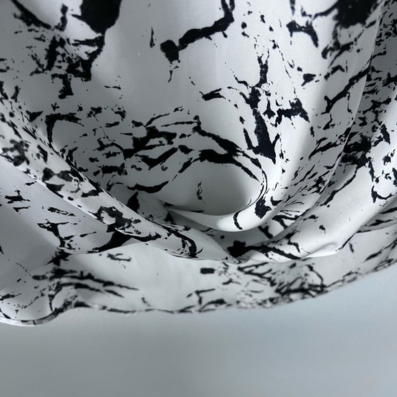 Vince Camuto Twist Front Long Sleeved Blouse Black and White Marble Print - Picture 5 of 6